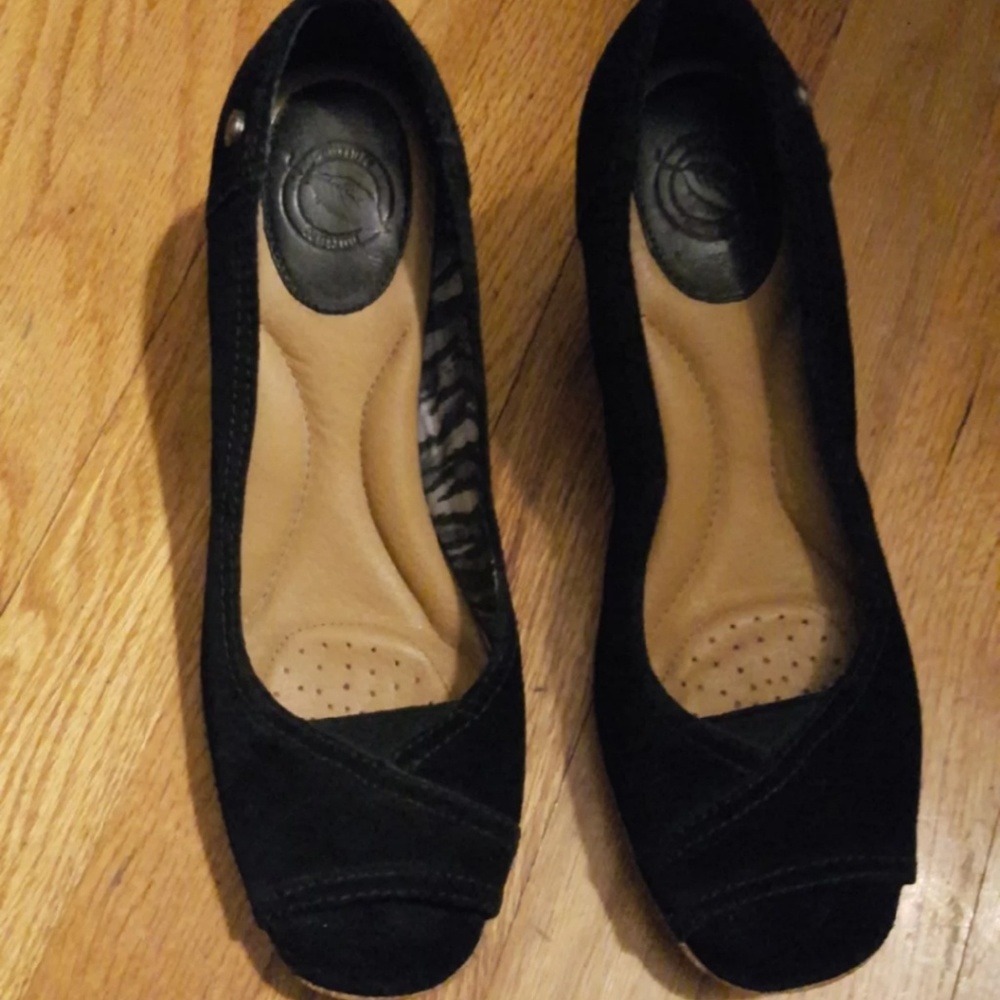 NWOT Nurture black suede sandal wedge